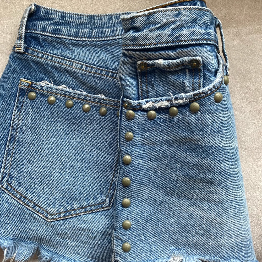 Abercrombie frayed studded shorts size 4/27 - Picture 4 of 4